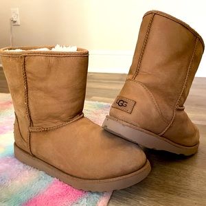 Girls UGG boots - Sz 4; Excellent condition